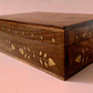 Caja artesanal india de madera con incrustaciones de latón - Miniatura 3