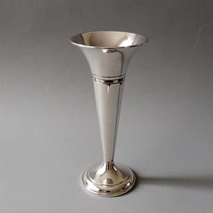 Florero bañado en plata inglés•  17 cm