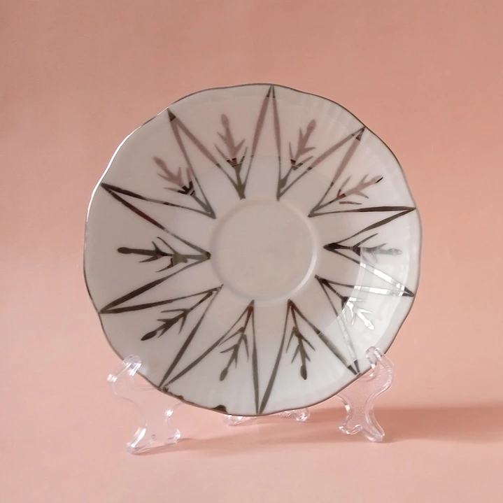 Platito de porcelana con decoración plateada • 11 cm 1