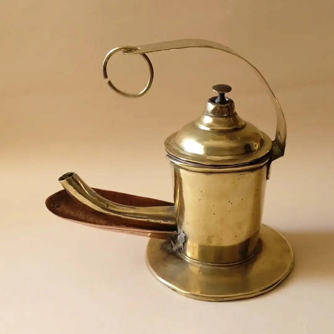 Antigua lámpara de aceite con soporte para colgar 1
