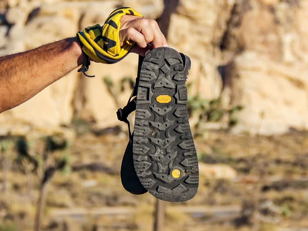 Suelas Vibram vs Suelas Normales: ¿Cuál elegir para tus rutas?