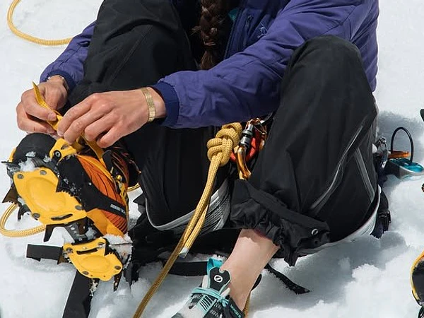 Crampones vs Microspikes: ¿Qué elegir para la montaña?
