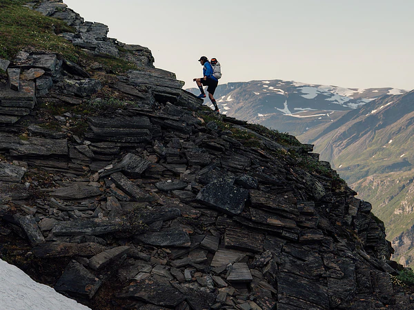 Suunto vs Garmin para montaña: diferencias reales antes de comprar