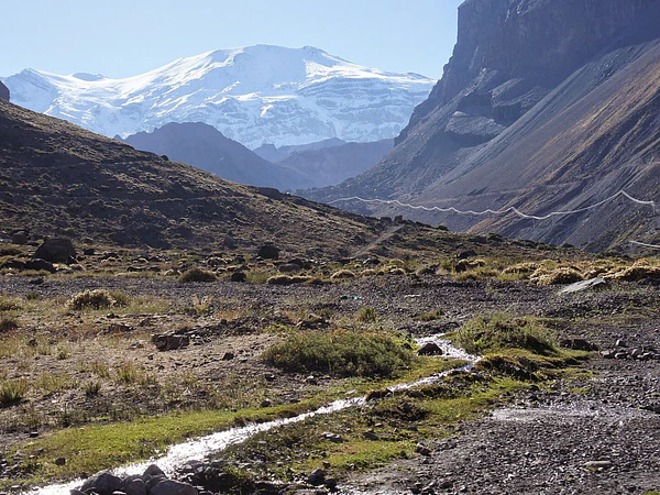 Escalar en roca cerca de Santiago: sectores y cómo empezar