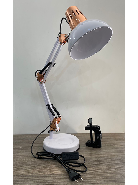 Lámpara de mesa con base y sujetador