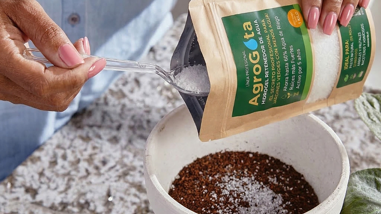 AgroGota 1 Kg  Hidrogel Retenedor de Agua (Polímero de Potasio) para Jardín y Plantas 3