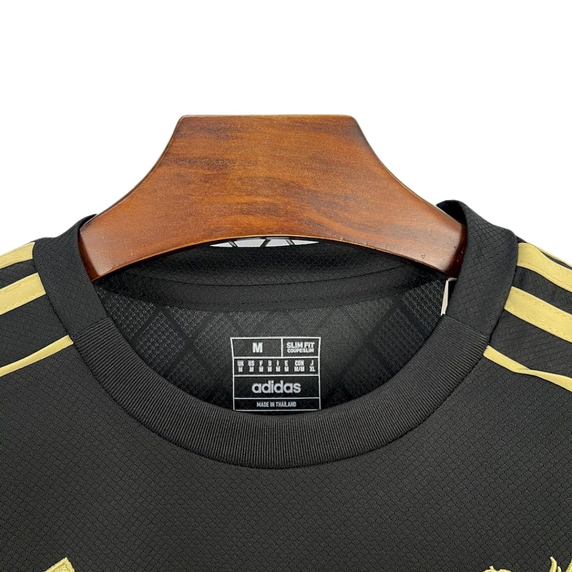 LIVERPOOL EDICIÓN ESPECIAL DORADO 25/26 HOMBRE 4