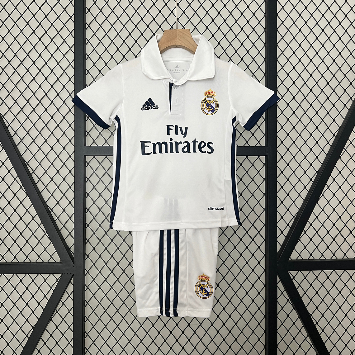 REAL MADRID I 16/17 CONJUNTO INFANTIL (RETRO) 1