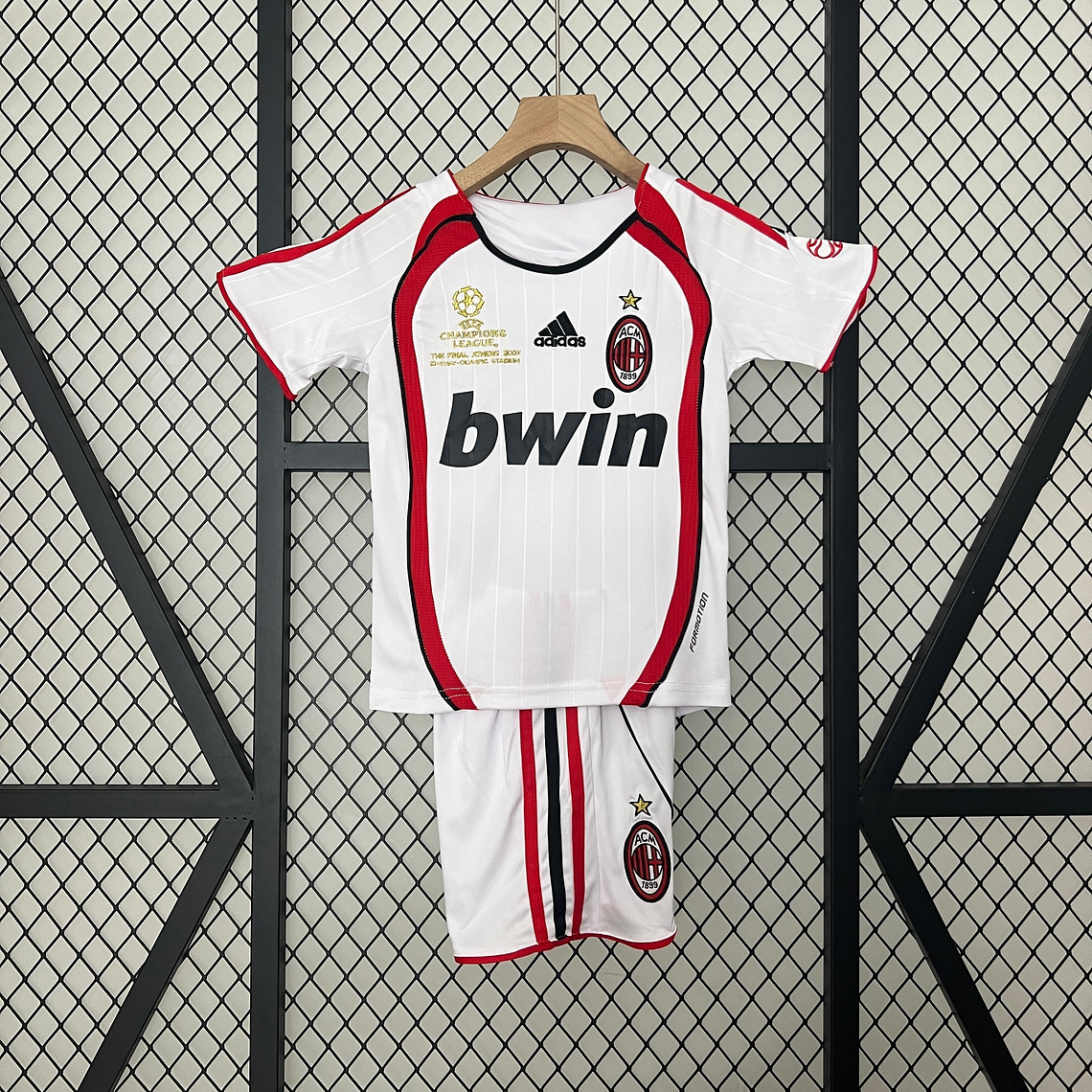 MILAN II 06/07 EDICIÓN LIMITADA CHAMPNHIONS LEAGUE CONJUNTO INFANTIL (RETRO) 1