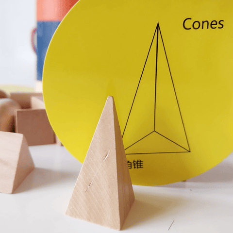 Balde de Figuras Geométricas Montessori