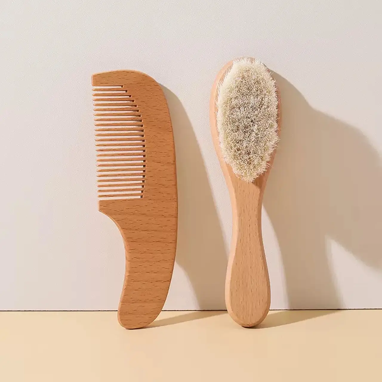 Peineta y cepillo de madera