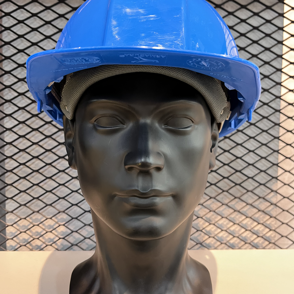 Casco Armadura Dieléctrico con Rachet 4 Puntos de Apoyo Azul Ref. A1300 1