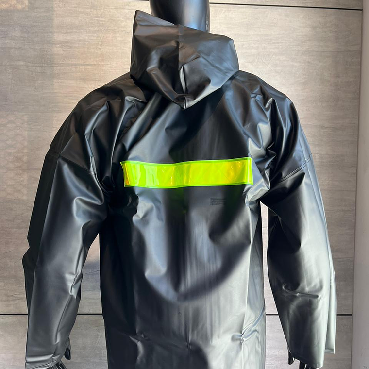 Chaqueta Impermeable Cremallera y Velcro Negro Ref. 1831 2