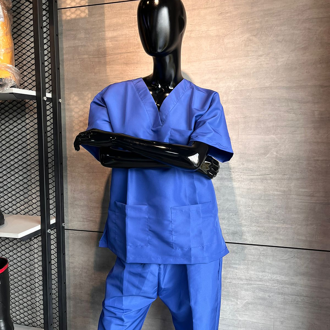 Uniforme Antifluido Cuello V Azul Ref. 170280 2