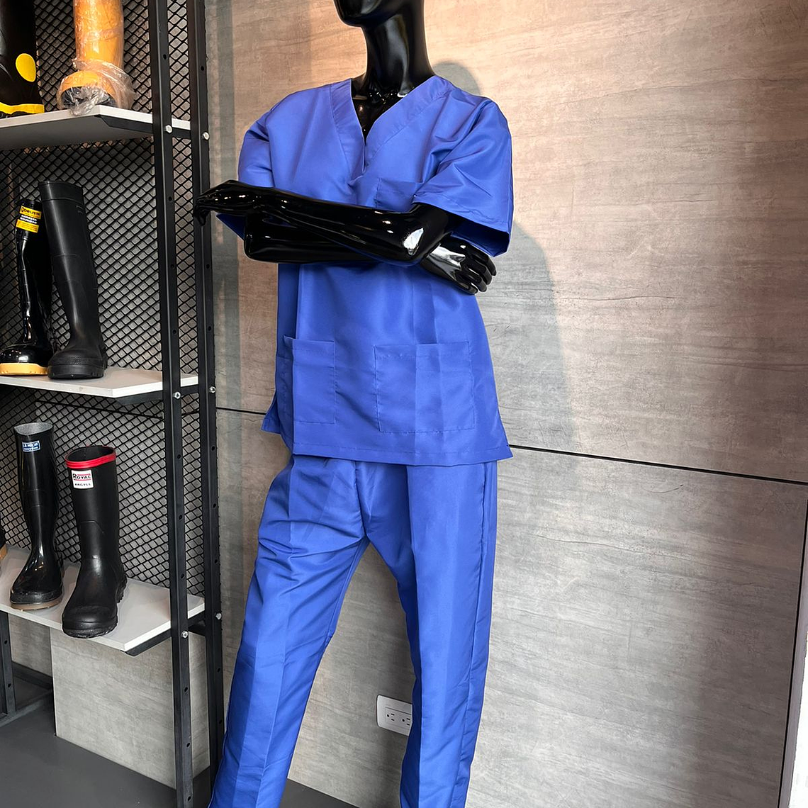 Uniforme Antifluido Cuello V Azul Ref. 170280 4
