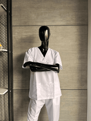 Uniforme Antifluido Cuello V Blanco Ref. 170220