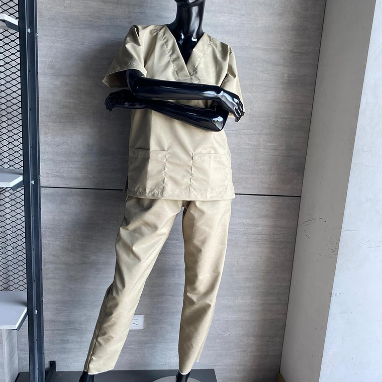 Uniforme Antifluido Cuello V Color Beige Ref. 170270 3
