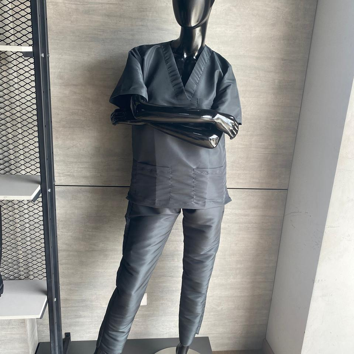 Uniforme Antifluido Cuello V Color Gris Oscuro Ref. 170270 3