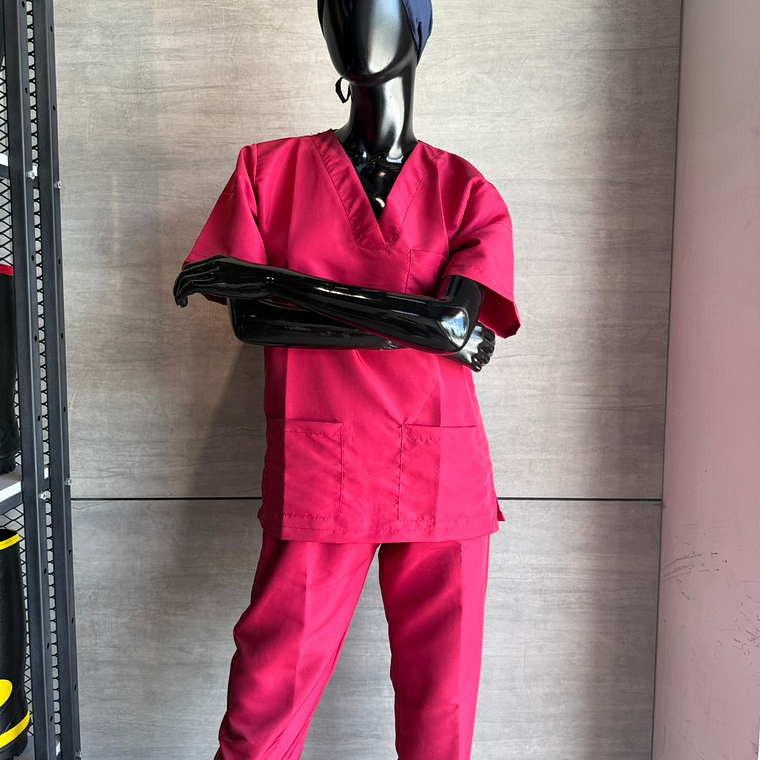 Uniforme Antifluido Cuello V Color Cereza Ref. 170270 2