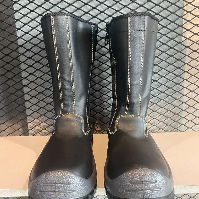 Bota Terrano Soldador Negra Ref. 4821 2