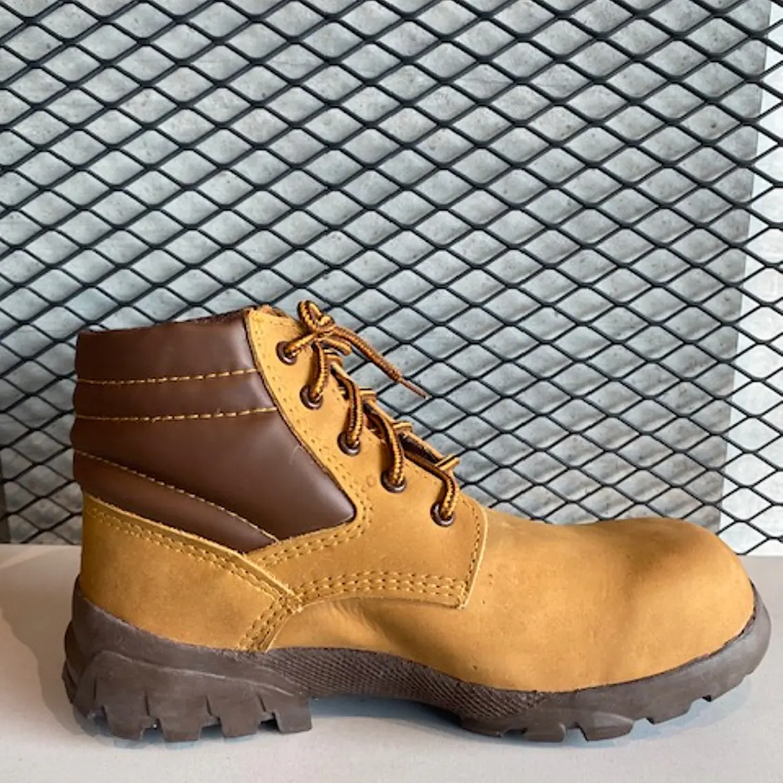 Bota Nobuck Miel con Puntera de Seguridad Ref. 5505 1