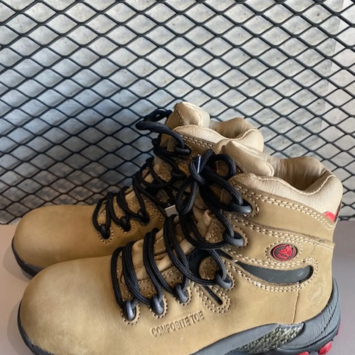 Bota Bata Seguridad Cuero Gamuzado Dama Ref. 5520 3
