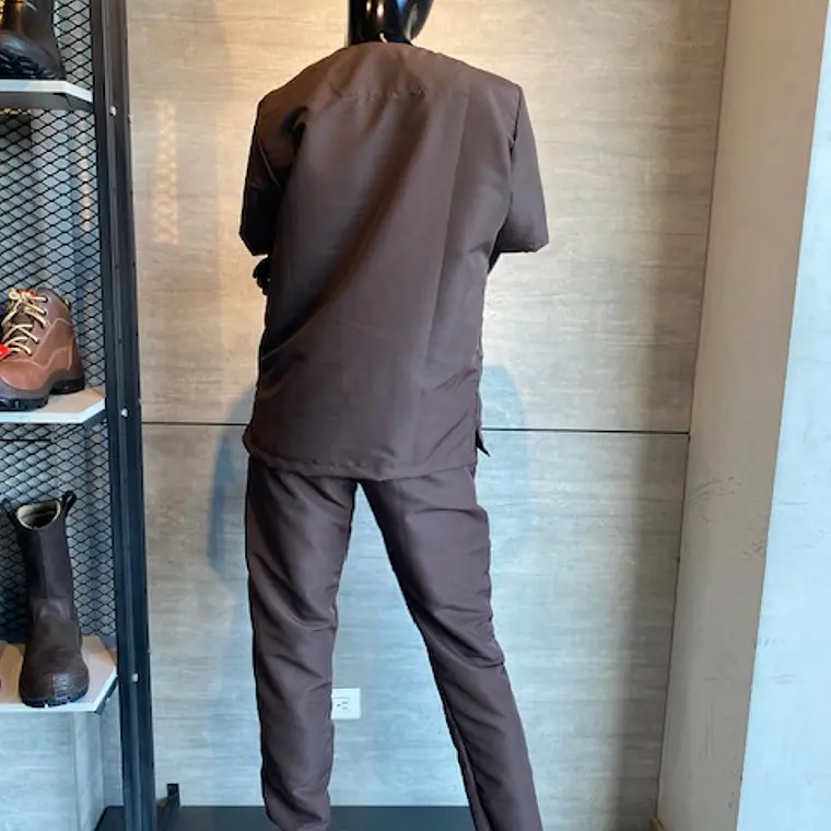 Uniforme Antifluido Cuello V Color Cafe Ref. 170270 2