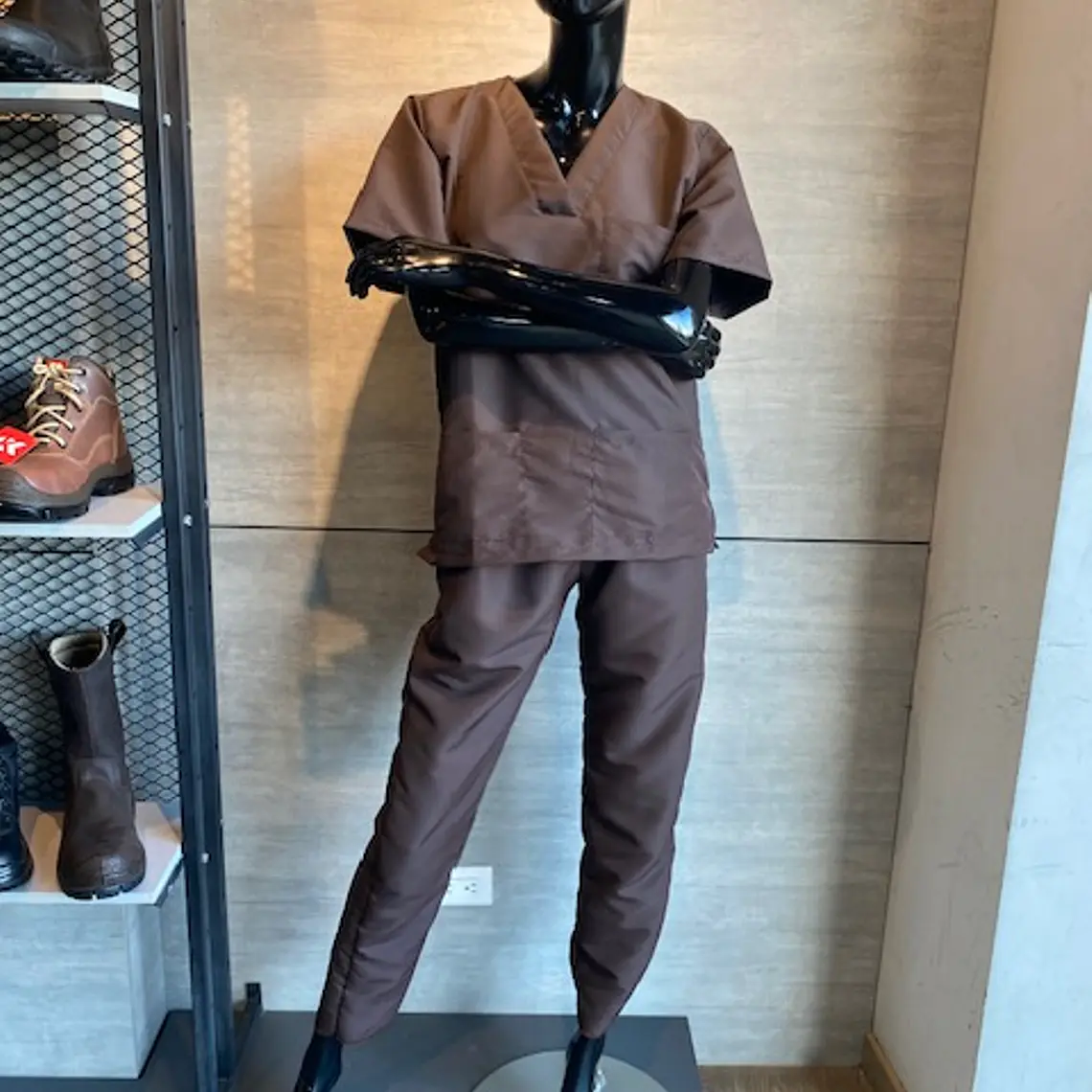 Uniforme Antifluido Cuello V Color Cafe Ref. 170270 1