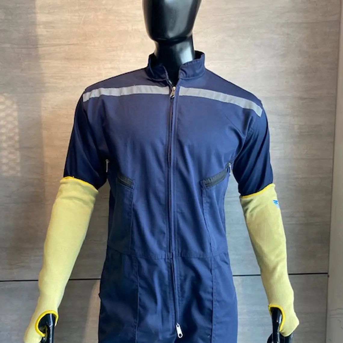 Manga Creattor de Kevlar con Orificio Para Pulgar de 18