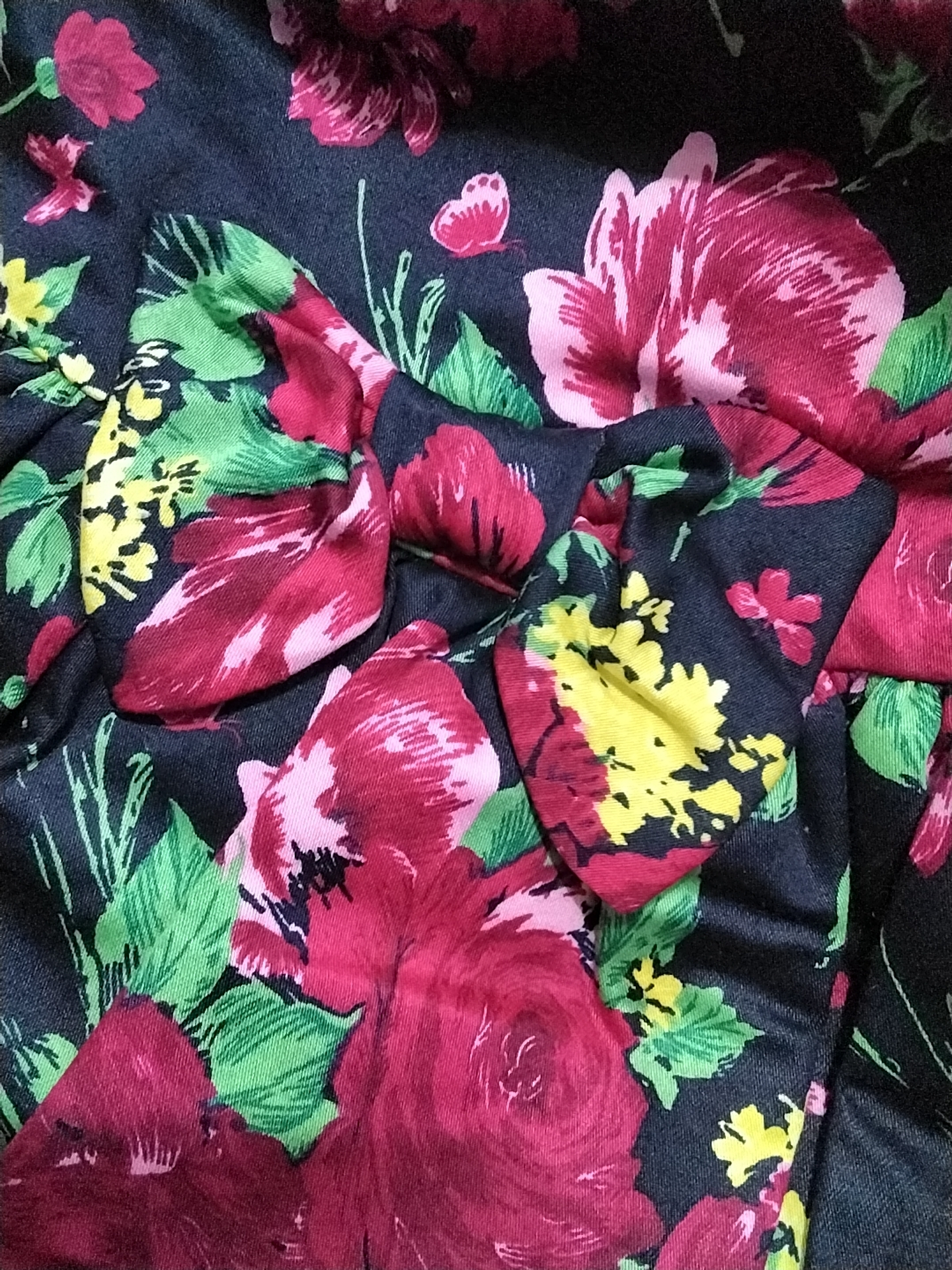 Vestido de flores con fondo negro 2