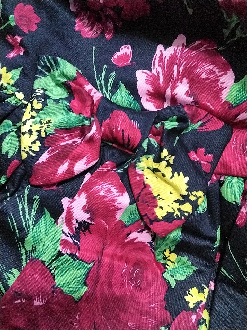Vestido de flores con fondo negro 2