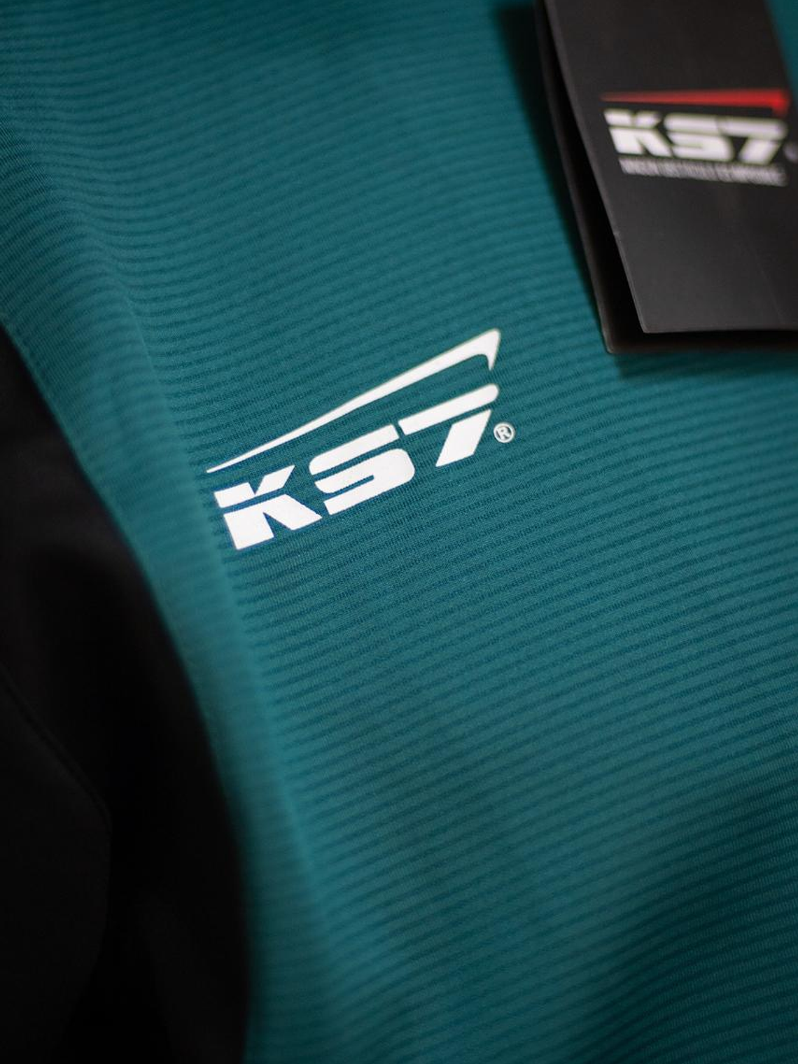 Buzo de salida Primer Equipo 2026 4