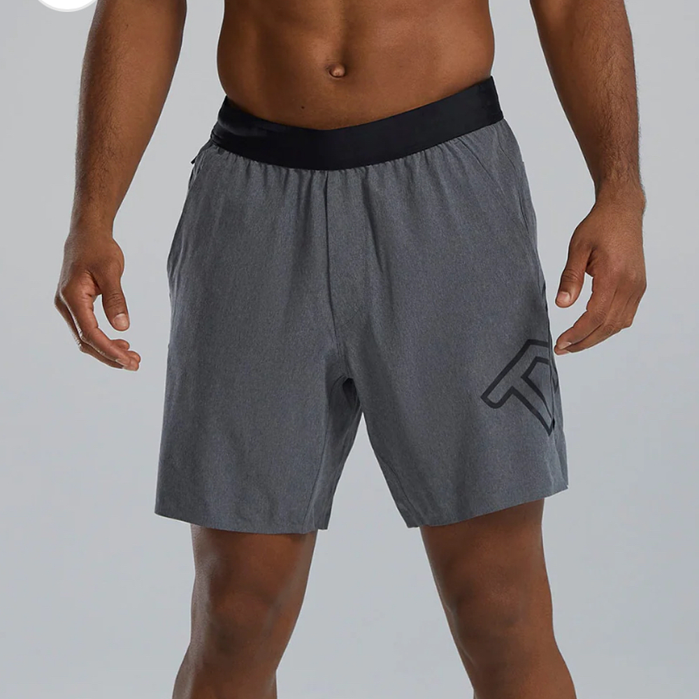 Short TYR Hydrosphere™ para hombre, sin forro, 7", con logo grande y liso ENTREGA 25/11