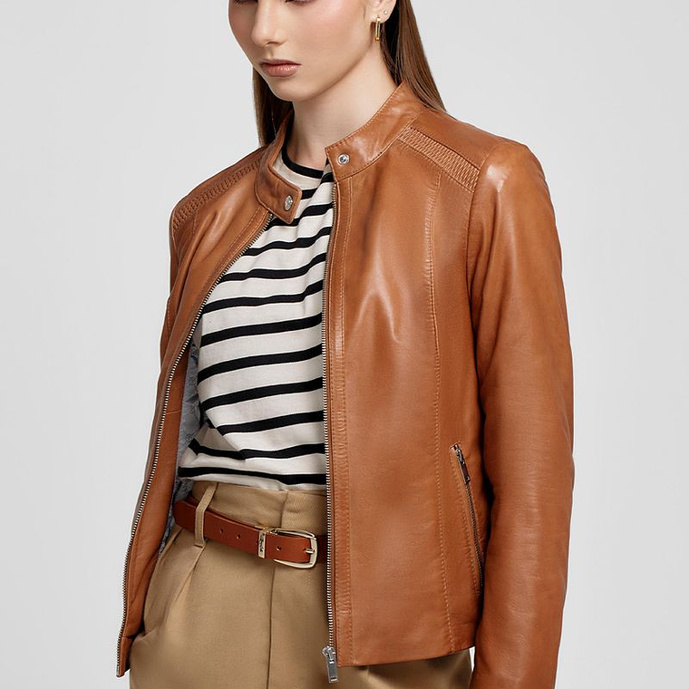 CASACA CON DETALLE EN LOS HOMBROS 1