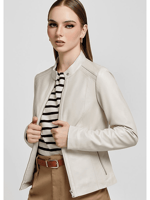 CASACA CON DETALLE EN LOS HOMBROS