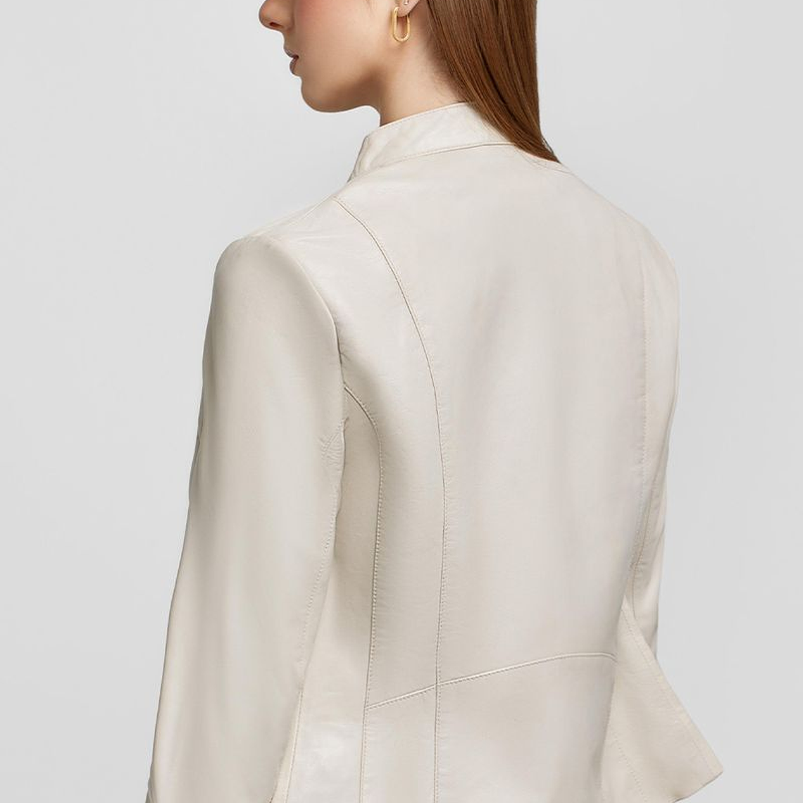 CASACA CON DETALLE EN LOS HOMBROS 3