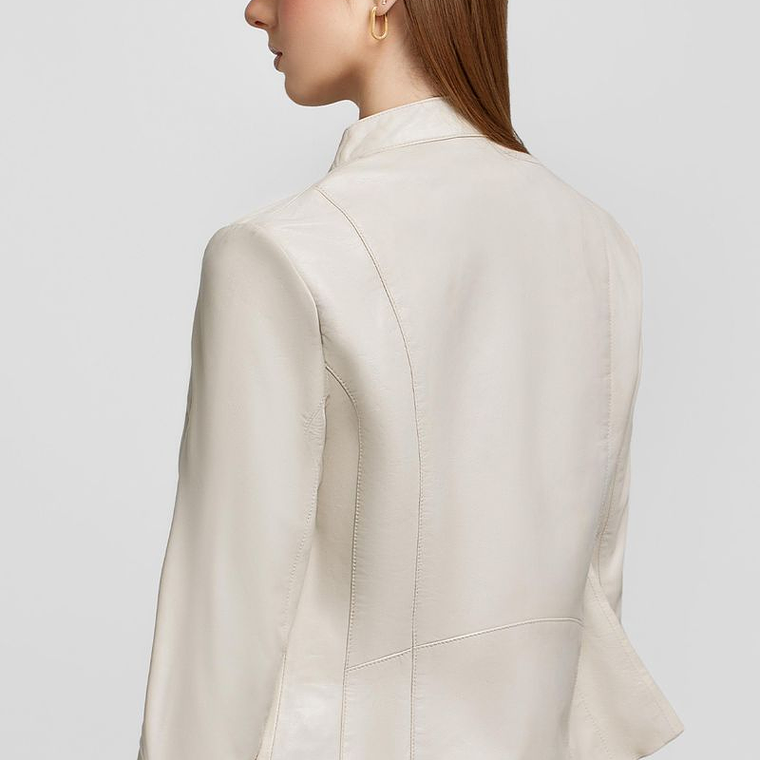 CASACA CON DETALLE EN LOS HOMBROS 3