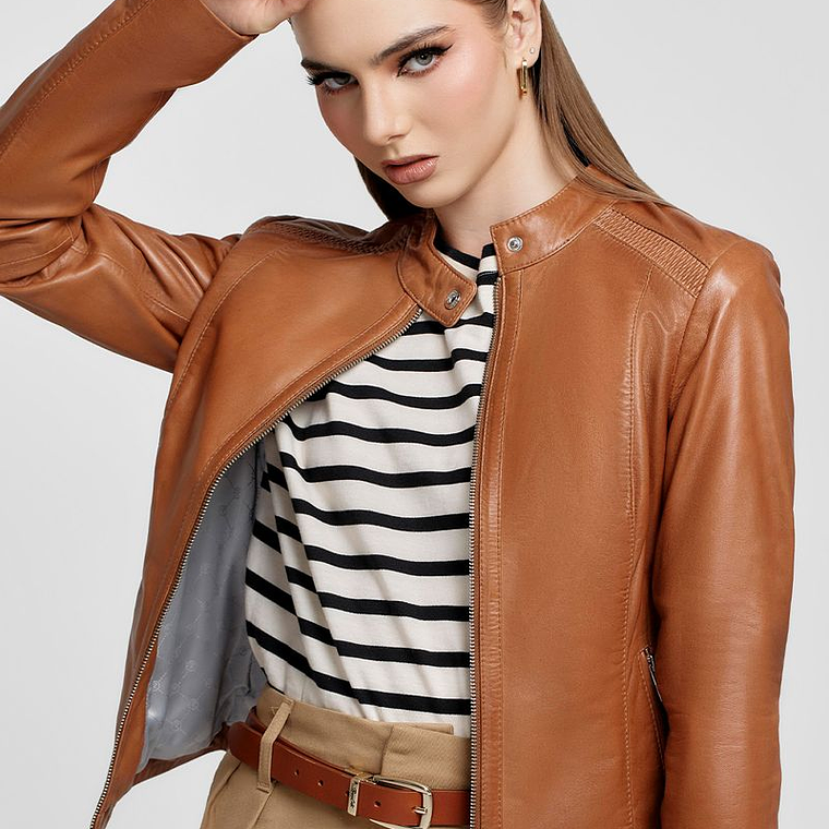 CASACA CON DETALLE EN LOS HOMBROS 4