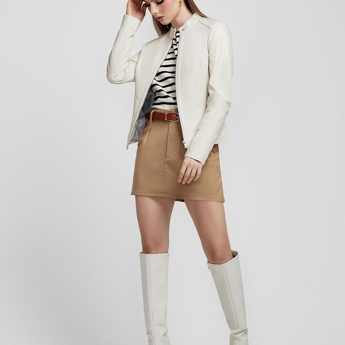 CASACA CON DETALLE EN LOS HOMBROS 5