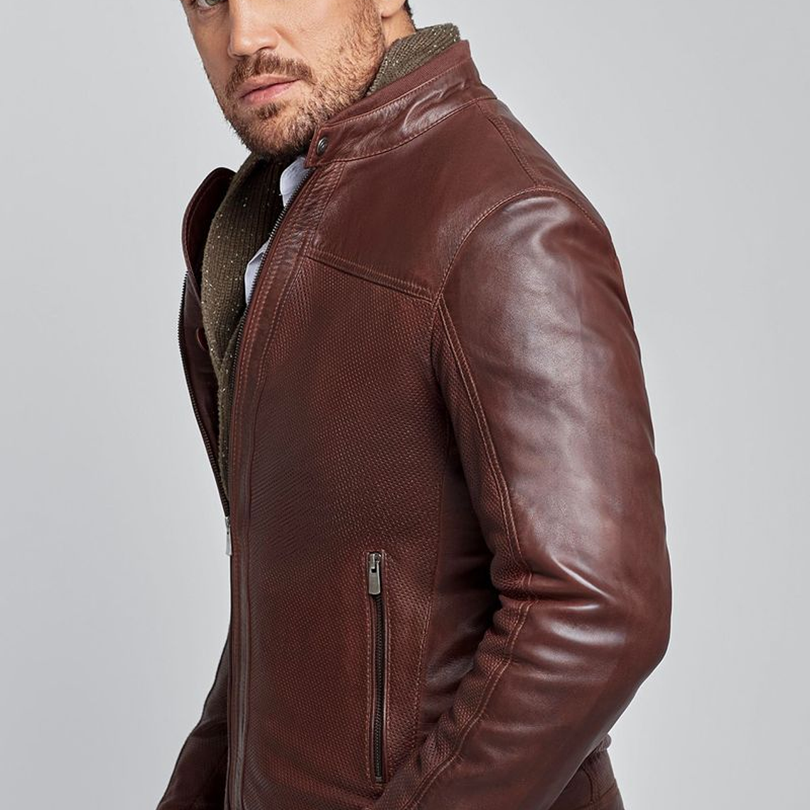 CASACA DE CUERO LISO Y PERFORADO 1