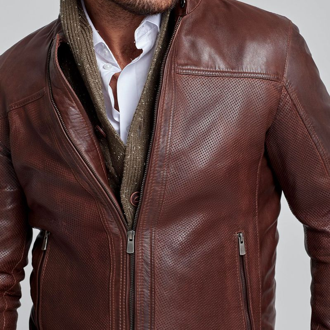 CASACA DE CUERO LISO Y PERFORADO 2