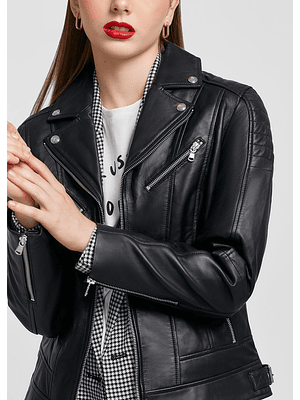 CASACA ESTILO BIKER EN CUERO COLOR ENTERO