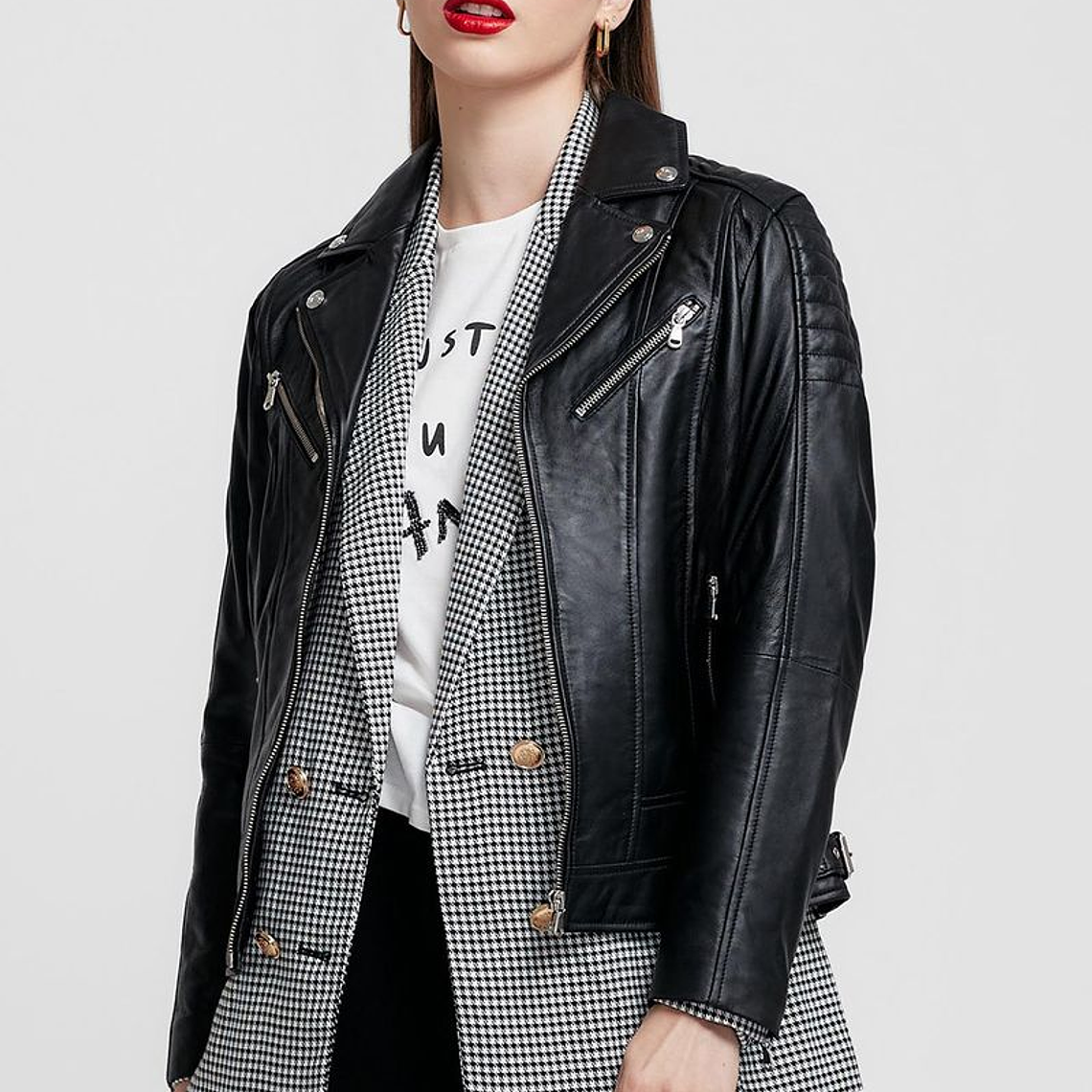 CASACA ESTILO BIKER EN CUERO COLOR ENTERO 4