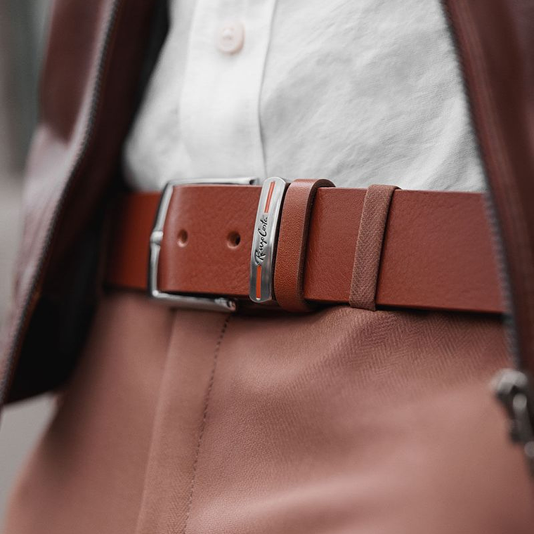 CORREA CON DETALLE DE LOGO GRABADO 2