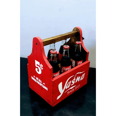 Caja porta bebidas con destapador 