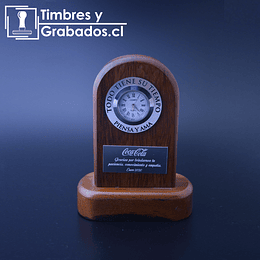 Galvano de Madera Con Reloj y Placa Grabada