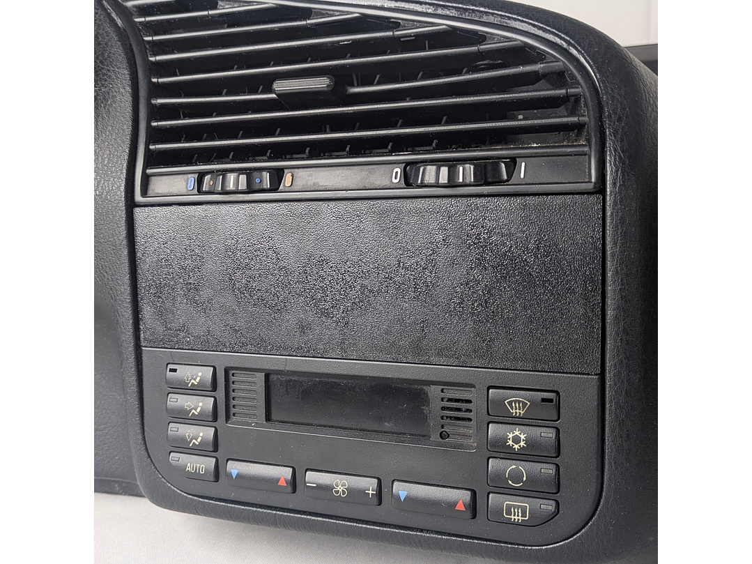 BMW E36 – Tampa de Rádio / Radio Delete Plate 3