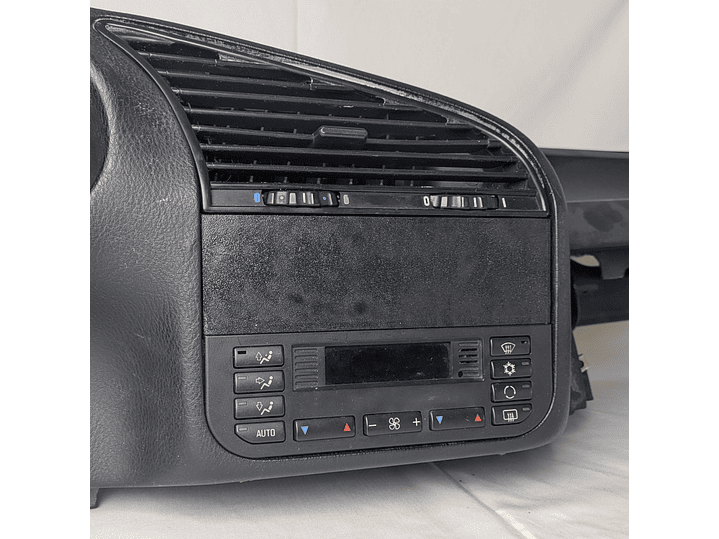 BMW E36 – Tampa de Rádio / Radio Delete Plate 2