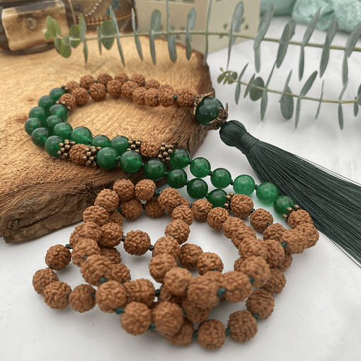 Japamala Anahata Con Semillas de Rudraksha y Cuarzo Verde