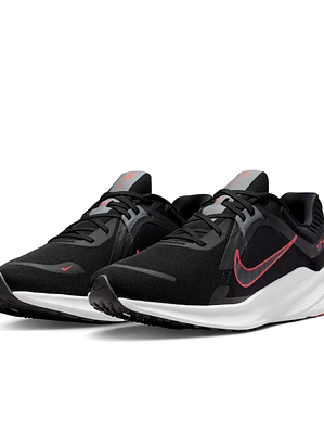 NIKE QUEST 5